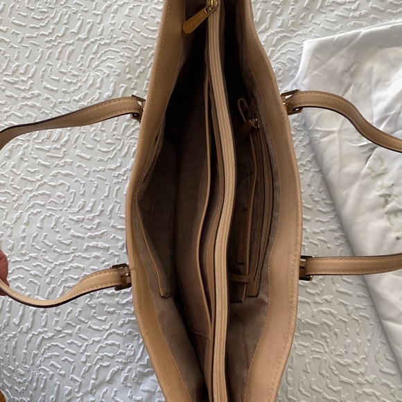 Michael Kors Jet Set Medium Multifunction tote - Picture 13 of 13